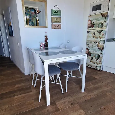 Warm & Cozy With Lovely Sea View Holiday home *