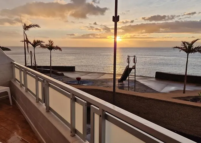 Warm & Cozy With Lovely Sea View Casa vacanze