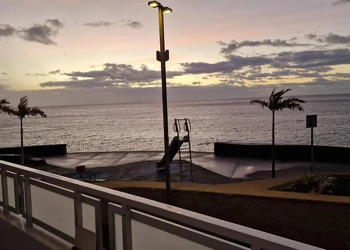 Warm & Cozy With Lovely Sea View Casa vacanze