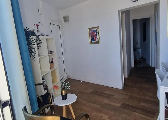 Casa vacanze Warm & Cozy With Lovely Sea View