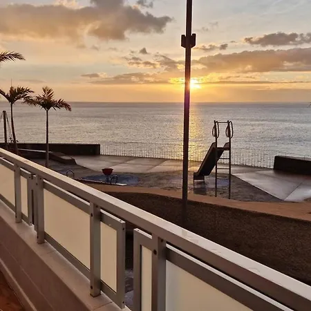 Warm & Cozy With Lovely Sea View Semesterbostad