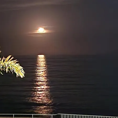 펜션 Warm & Cozy With Lovely Sea View