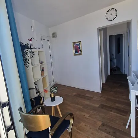 Semesterbostad Warm & Cozy With Lovely Sea View